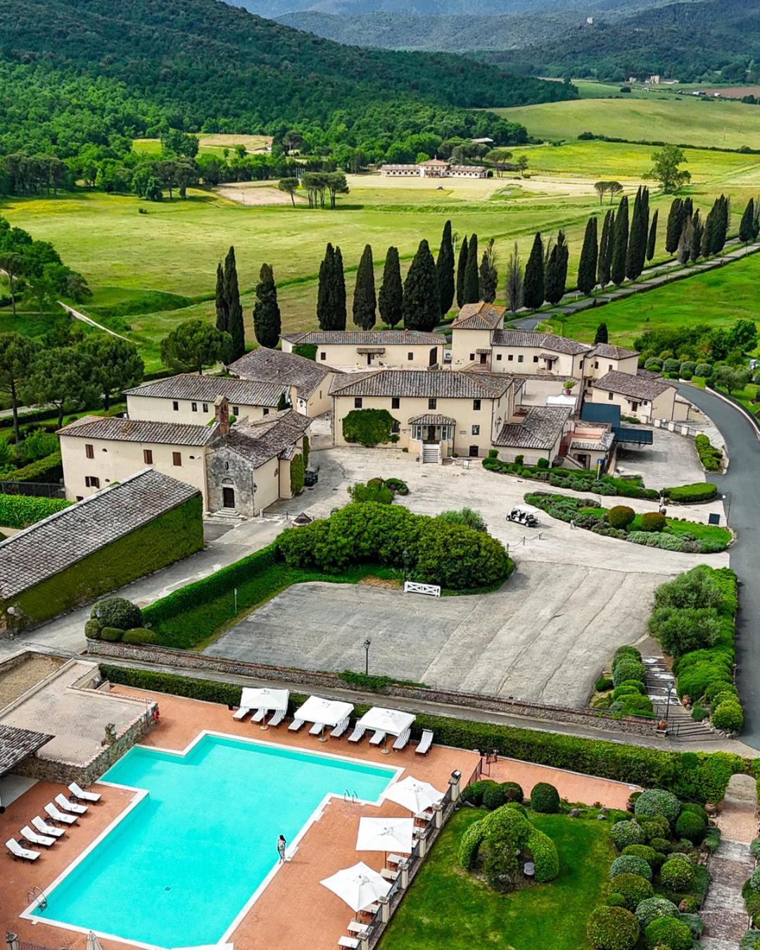 La Bagnaia Golf Resort Bagian luar foto