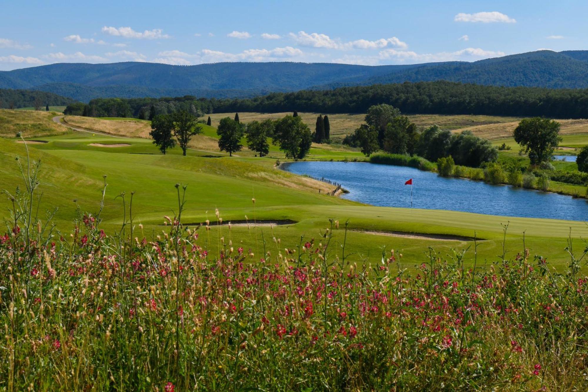 La Bagnaia Golf Resort Bagian luar foto