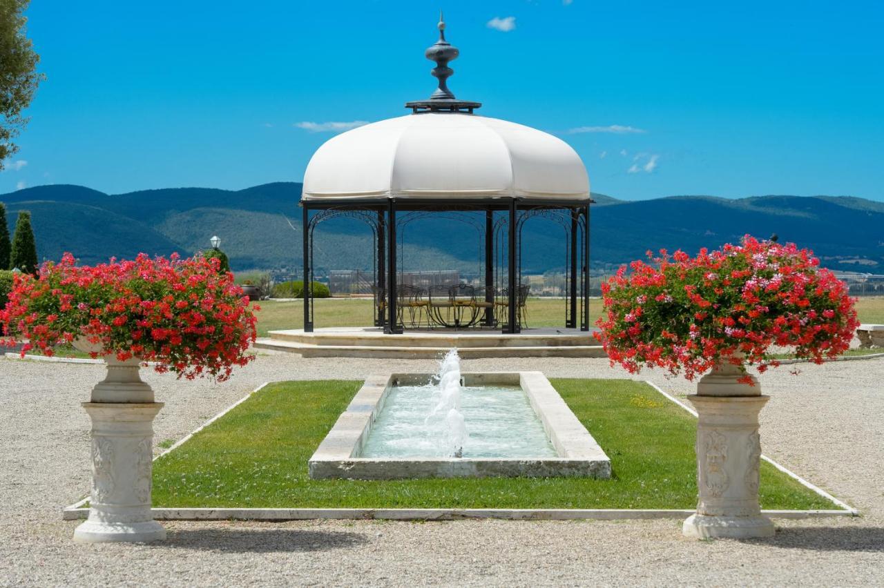 La Bagnaia Golf Resort Bagian luar foto